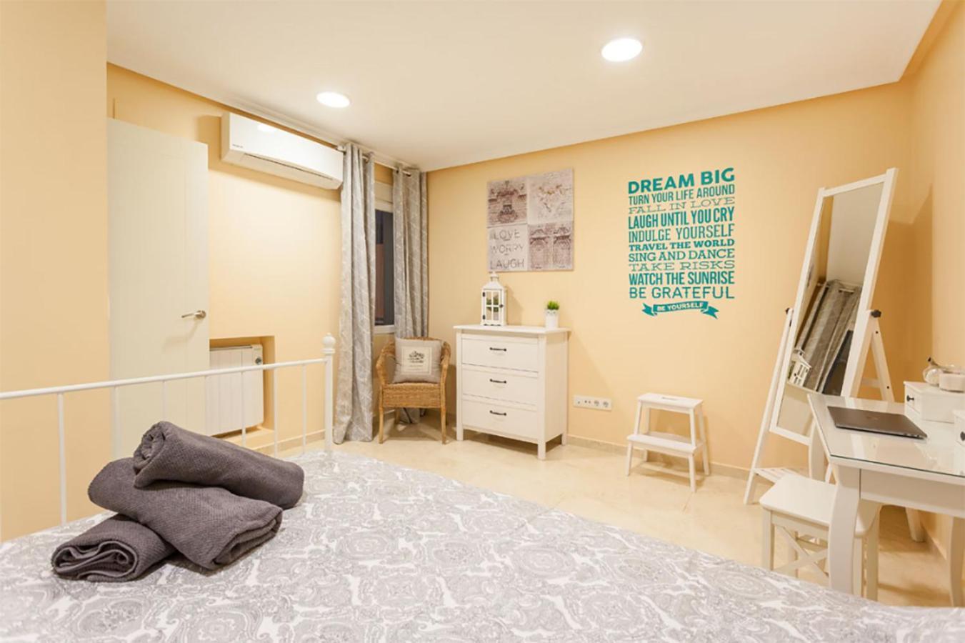 Boutique Apartments In The Heart Of مدريد الغرفة الصورة