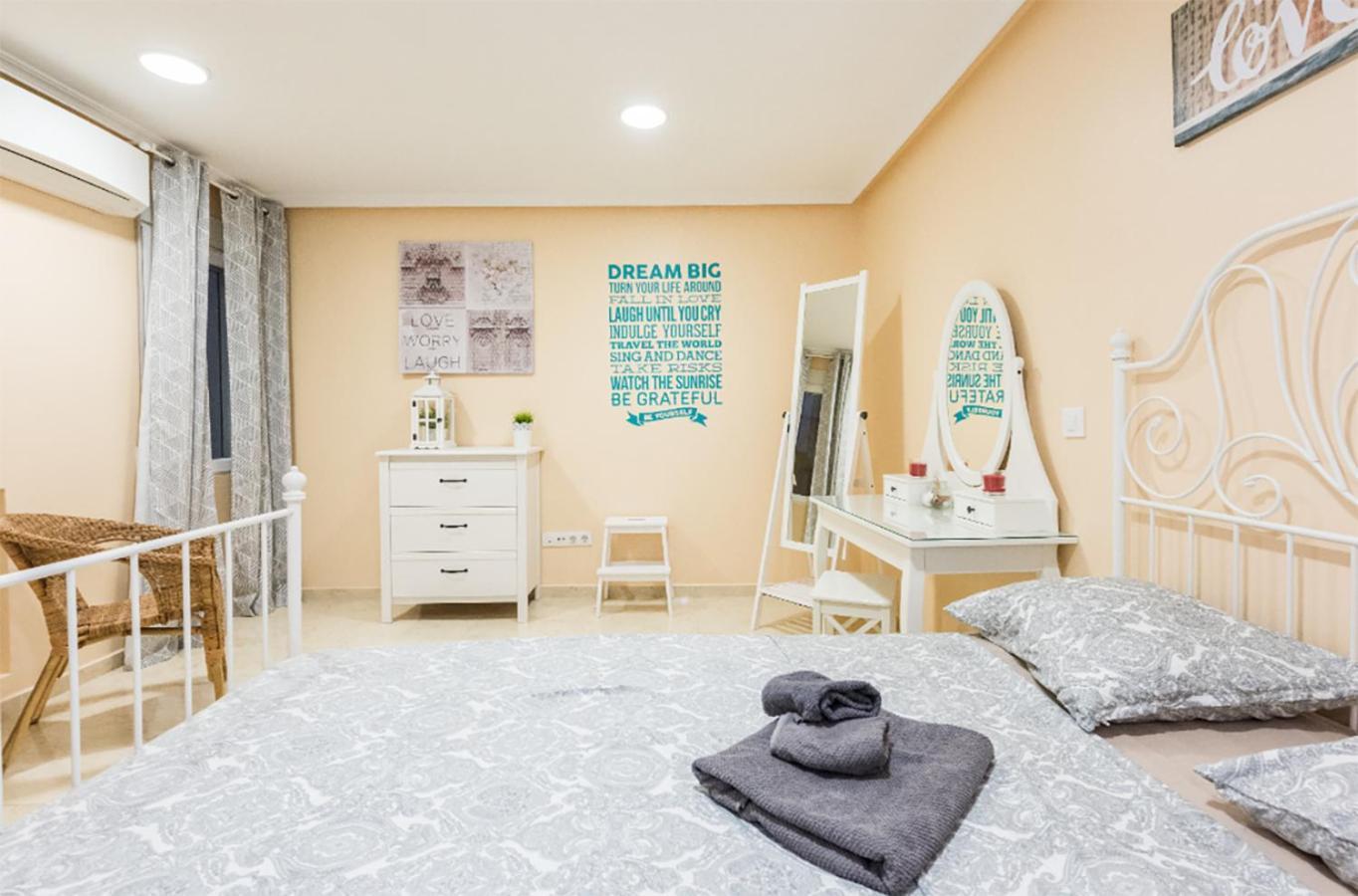 Boutique Apartments In The Heart Of مدريد الغرفة الصورة